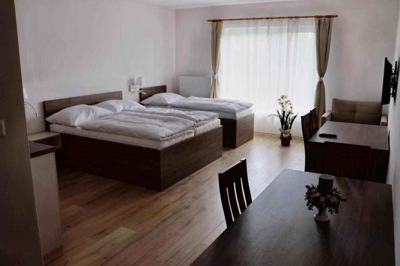 Hotel Zafir à Dunajská Streda Extérieur photo