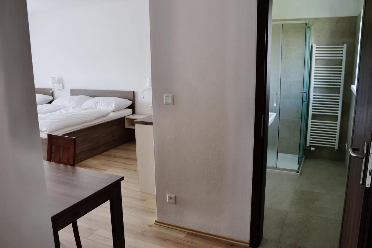 Hotel Zafir à Dunajská Streda Extérieur photo
