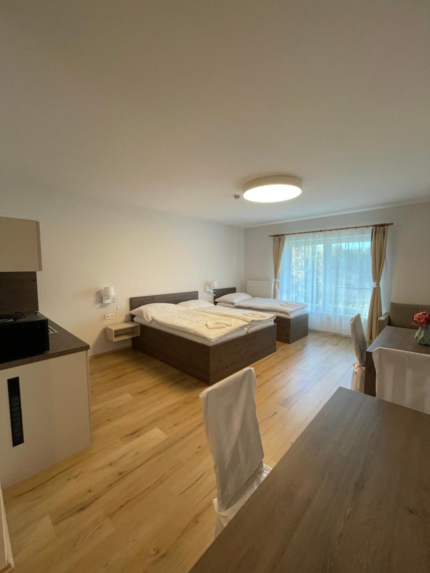 Hotel Zafir à Dunajská Streda Extérieur photo