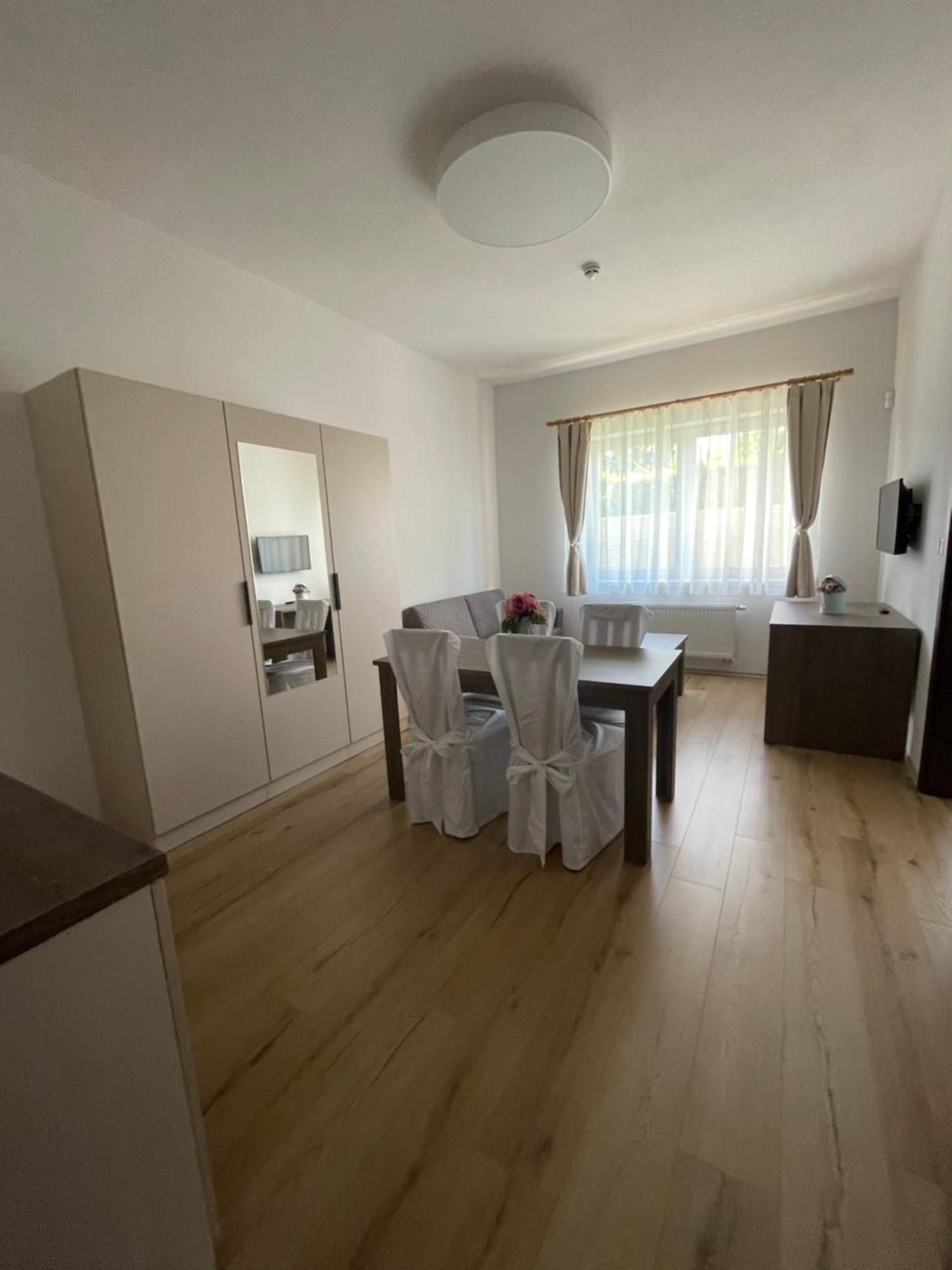 Hotel Zafir à Dunajská Streda Extérieur photo