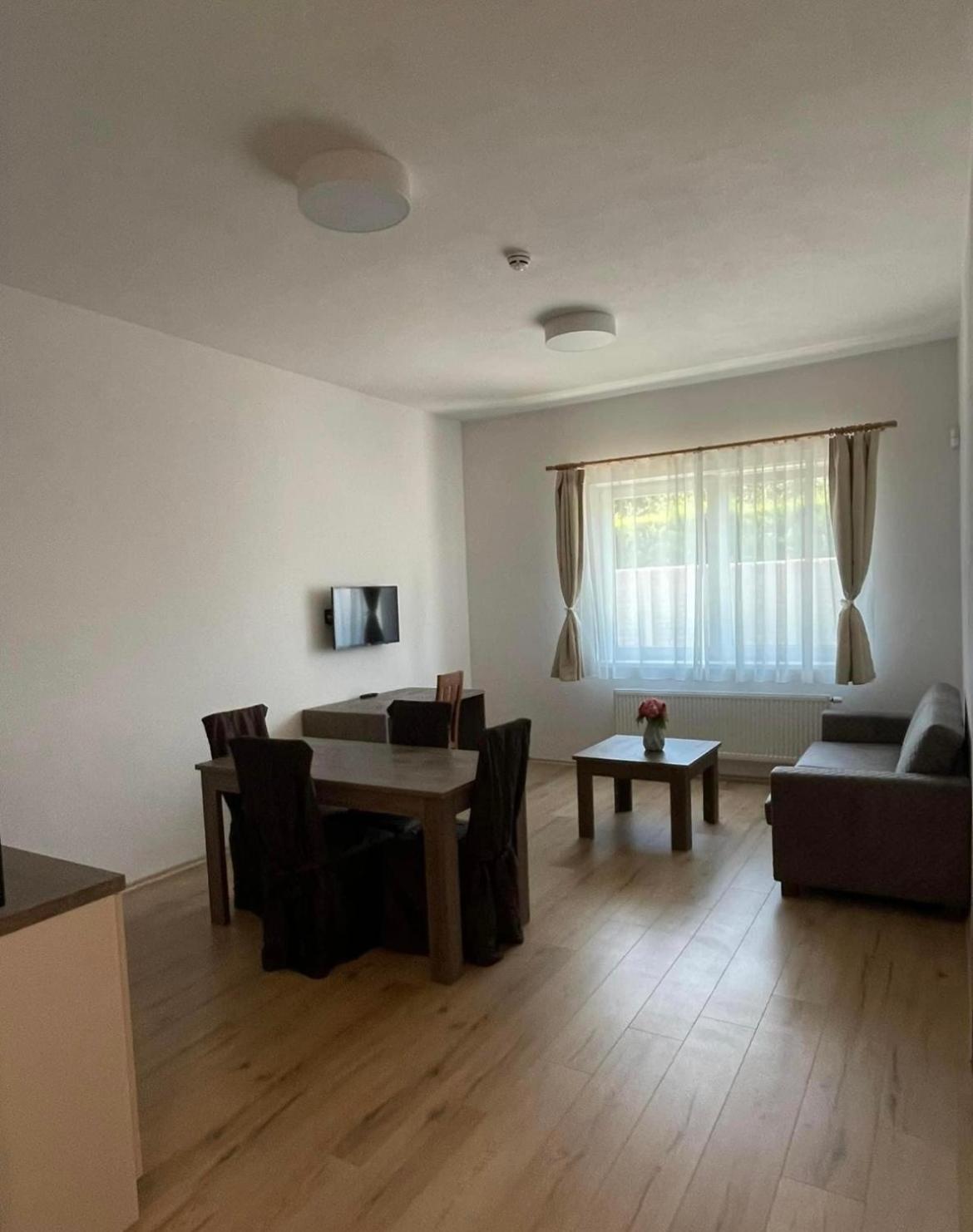 Hotel Zafir à Dunajská Streda Extérieur photo